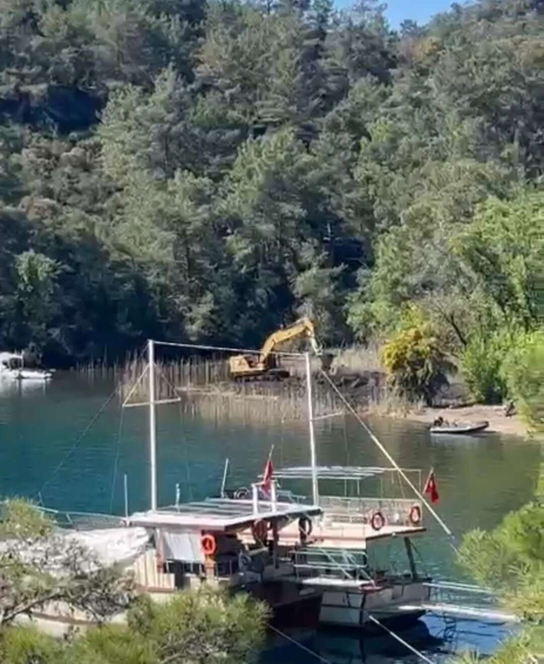 Cennet Koy Göcek’te Gerilim Tırmanıyor: Jandarma ve Sahil Güvenlik Karada ve Denizde Vatandaşların Koya Girmesine İzin Vermiyor 16